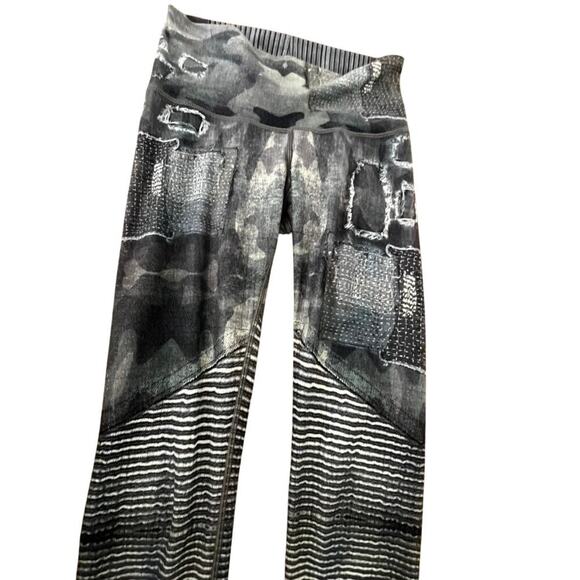 Niyama Sol camo leggings size small distressed jean look stretchy yoga feel - Picture 2 of 7
